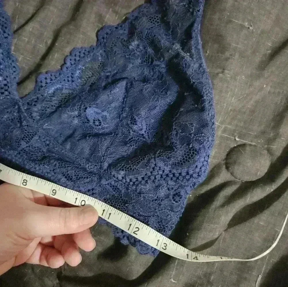 NWOT- dark blue lace bralette!